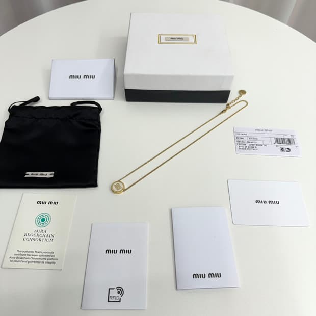 [풀박스] 미우미우 에나멜 메탈 목걸이 화이트