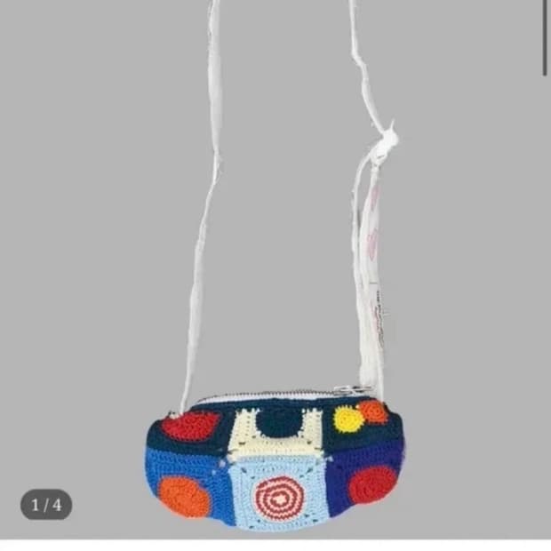 더뮤지엄비지터 hand knitted mini bag
