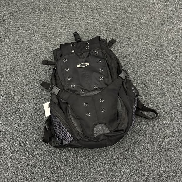 오클리 아이콘 백팩 블랙