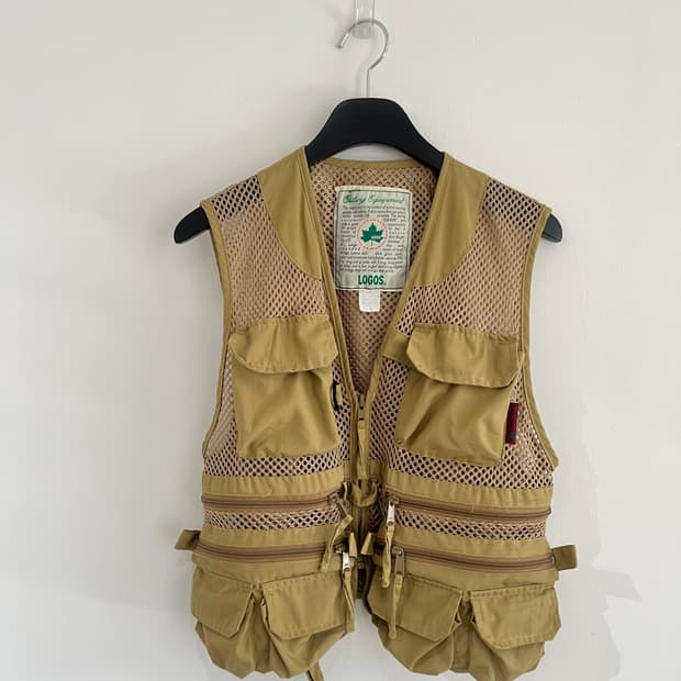 logos fishing vest