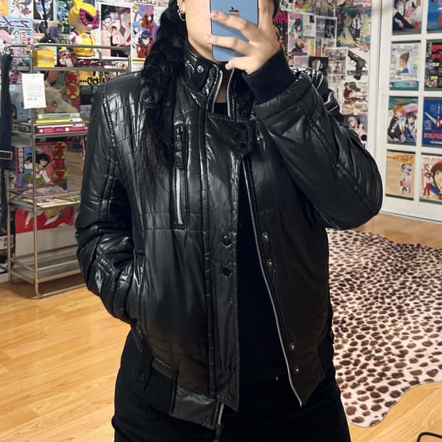 버커루 펑크 유광 패딩 점퍼