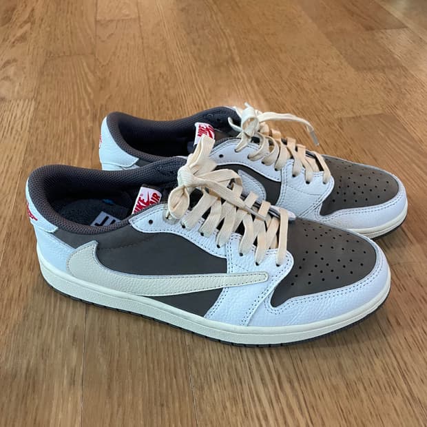 조던1 트래비스 스캇 리버스 모카 265