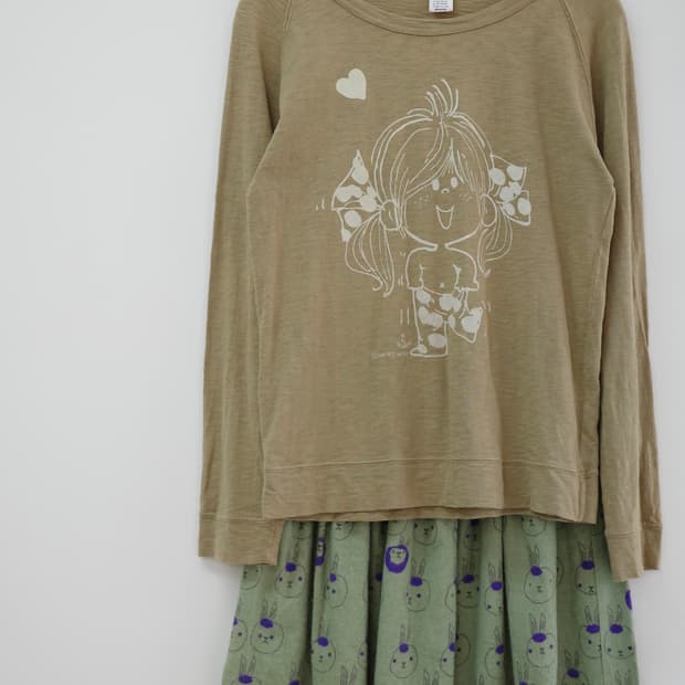  Ado Mizumori brown T-shirt