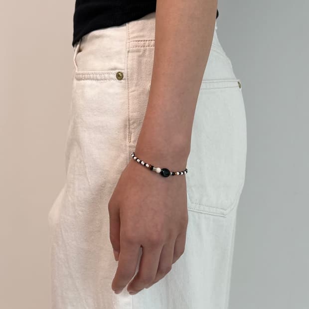 Onyx Point Bracelet