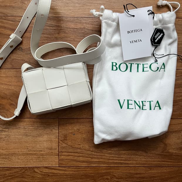 보테가 미니카세트백