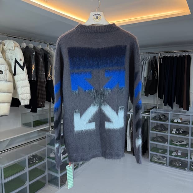 오프화이트 모헤어 애로우 니트