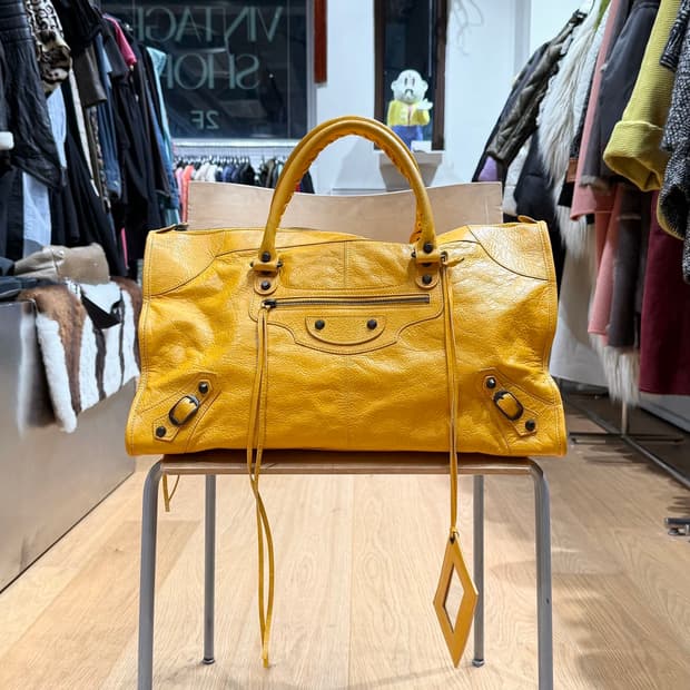 발렌시아가 옐로우 르 시티 모터백