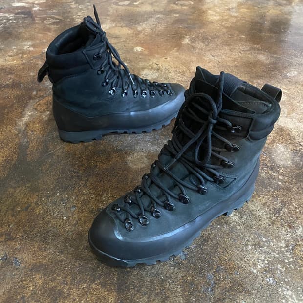 (42) 논네이티브 레더 레이스업 부츠