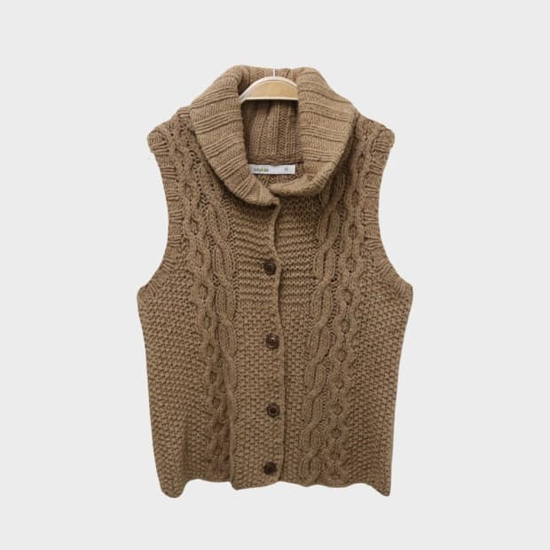 LOYTAA 니트 하이넥 꽈배기 베스트 63722