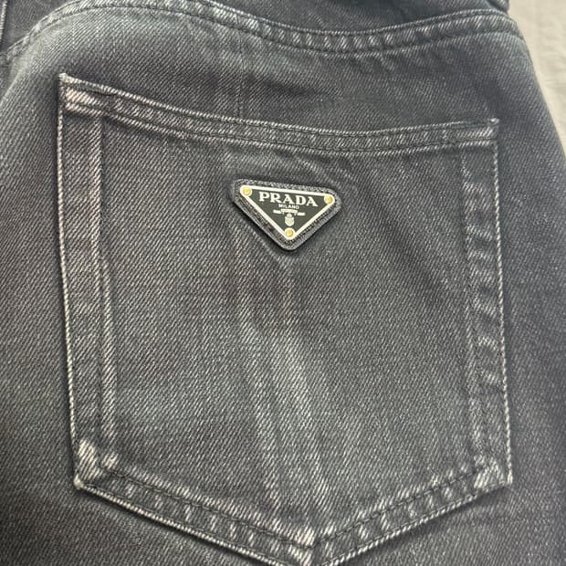 프라다 스트레이트 블랙 데님