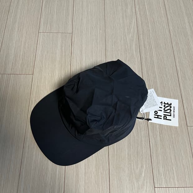 옴므 플리세 이세이 미야케 블랙 볼 캡