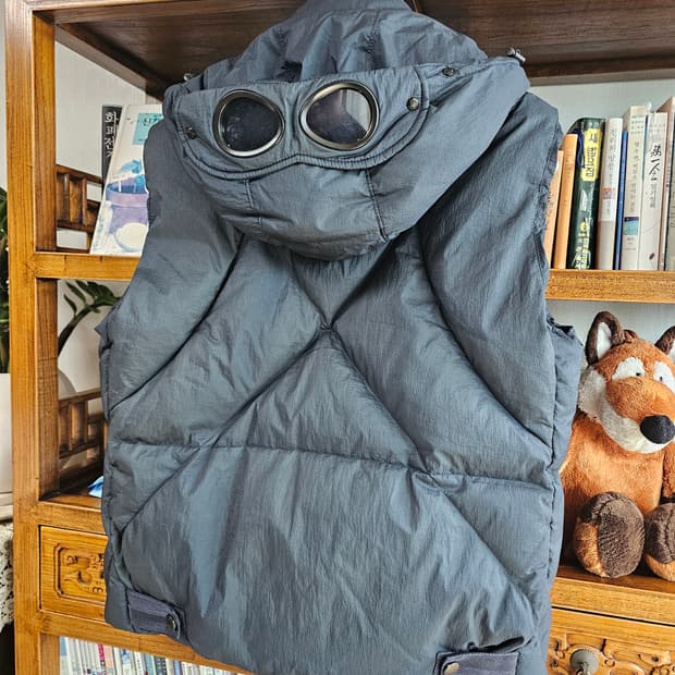 씨피컴퍼니 정품 조끼패딩 팔아요 사이즈 105 cp컴퍼니