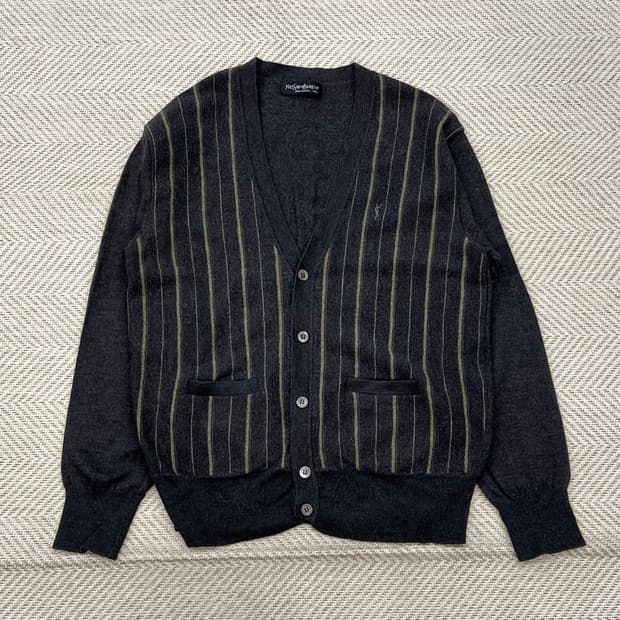 입생로랑 스트라이프 가디건 r2233