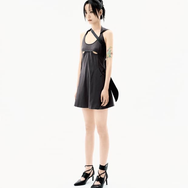 오호스 Halter Hoodie Apron Dress / Charcoal