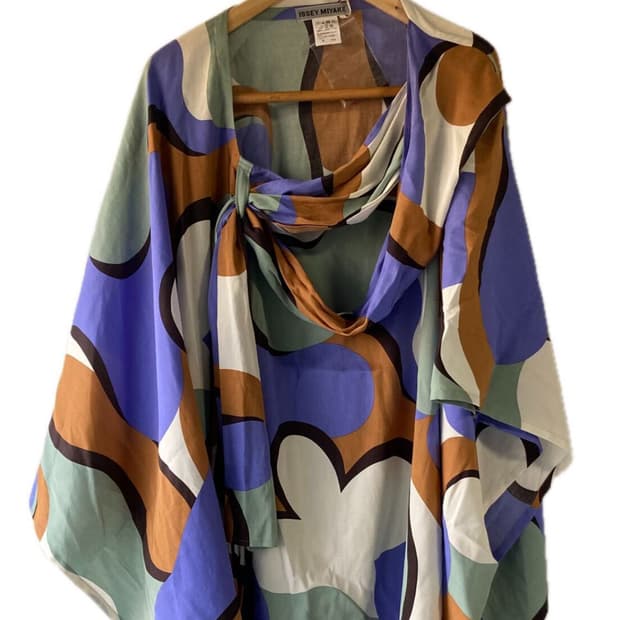 이세이미야케 패턴 폰쵸 케이프 새상품