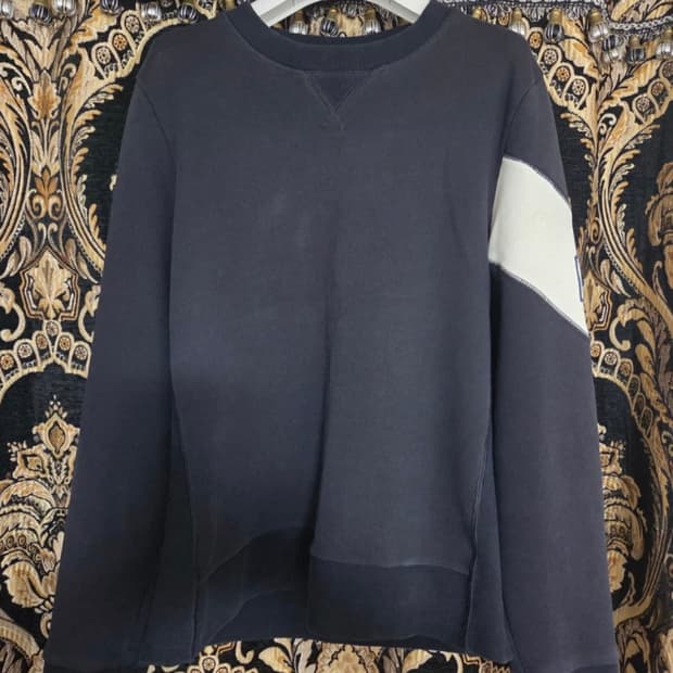 [정품] 몽클레어 감마블루 배색 패치 맨투맨 블랙 S
