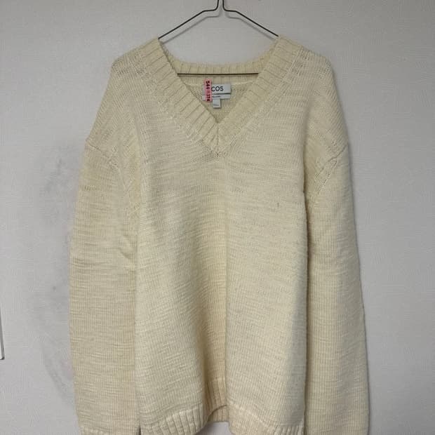 cos 브이넥 니트
