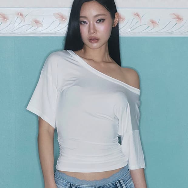 플노팔 Vin U-Neck Shirring Short Sleeve Top