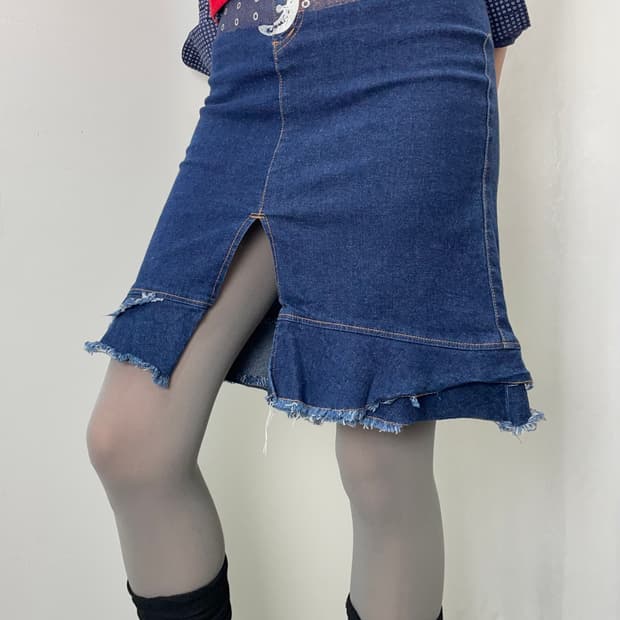 CLUTCH 벨트 프린트 데님 스커트