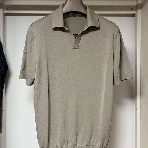 수트서플라이 버튼리스 폴로 반팔 니트 (카키)