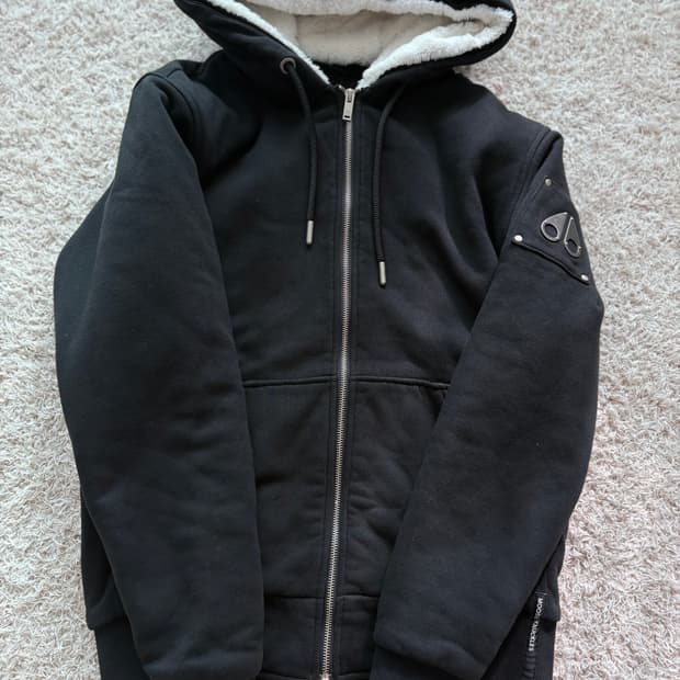 무스너클 버니스웨터 판매합니다