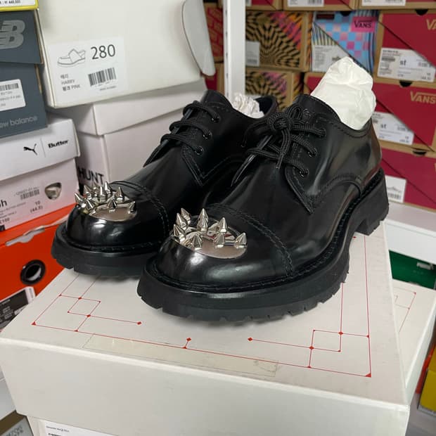 40)알렉산더맥퀸 스터드 블랙 더비슈즈