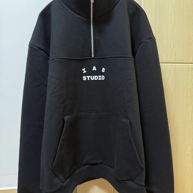 아이앱스튜디오 23ss 하프집업 새상품