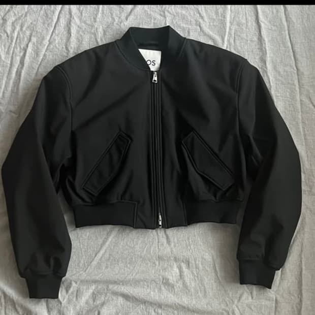 코스 오버사이즈 크롭 블랙 봄버 재킷삽니다!!