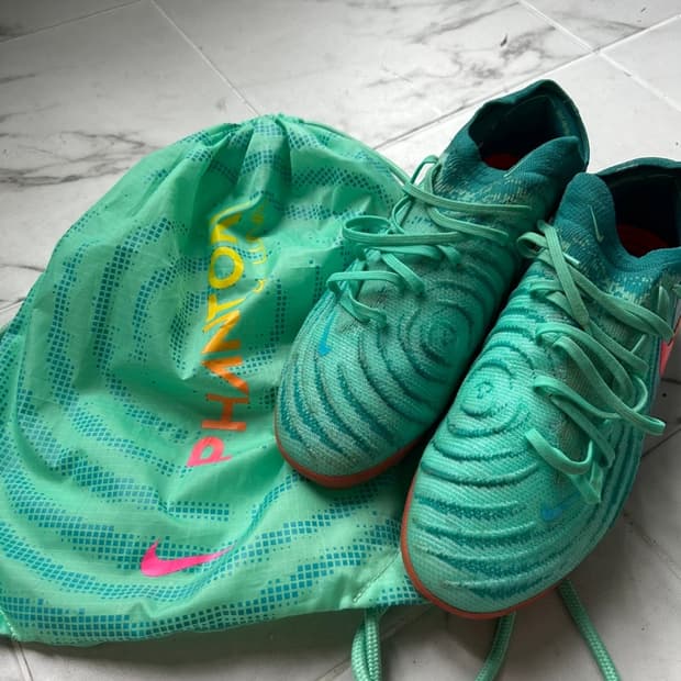 나이키 팬텀 GT 축구화 290