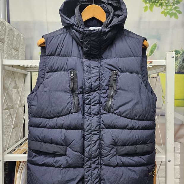 스톤아일랜드 패딩조끼 M 와펜 패딩 베스트 XD29