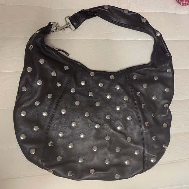 기마구아스 스터드 숄더백