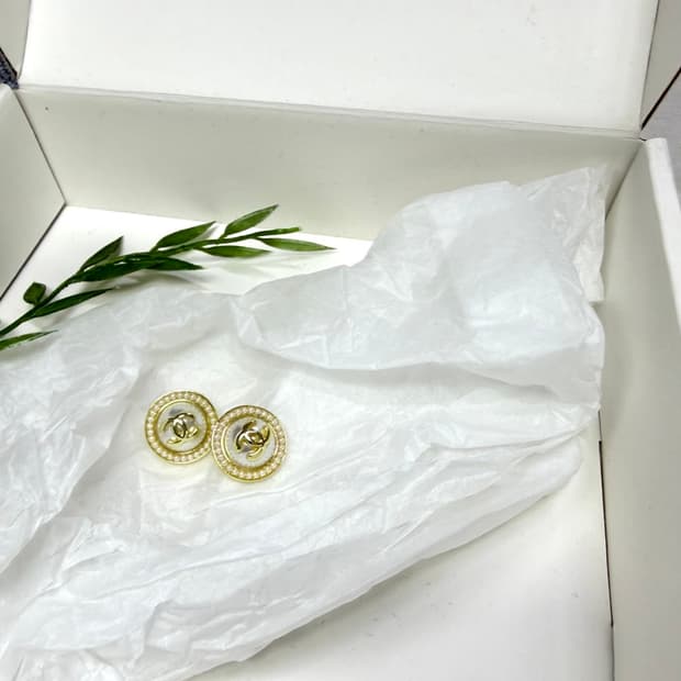 샤넬 진주 포인트 CC 이어링