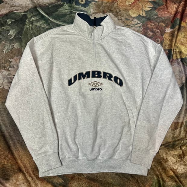 엄브로 빈티지 스펠아웃 미들로고 그레이반집업 95