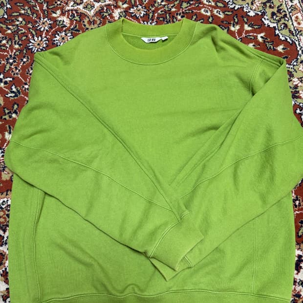 유니클로 U라인 맨투맨