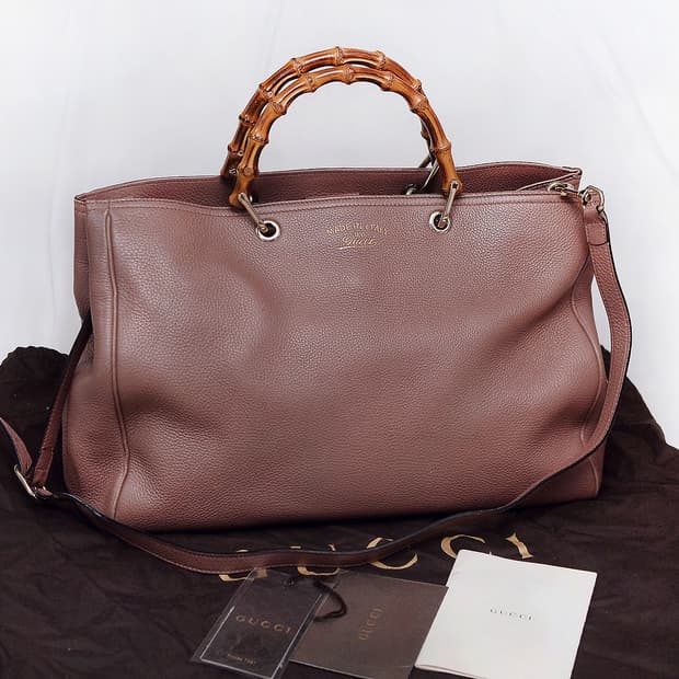 구찌 (GUCCI) 뱀부 핸들 페일핑크 토고가죽 빅토트 쇼퍼백