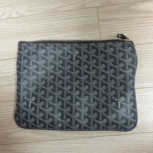 고야드 세나 MM 클러치 판매합니다.