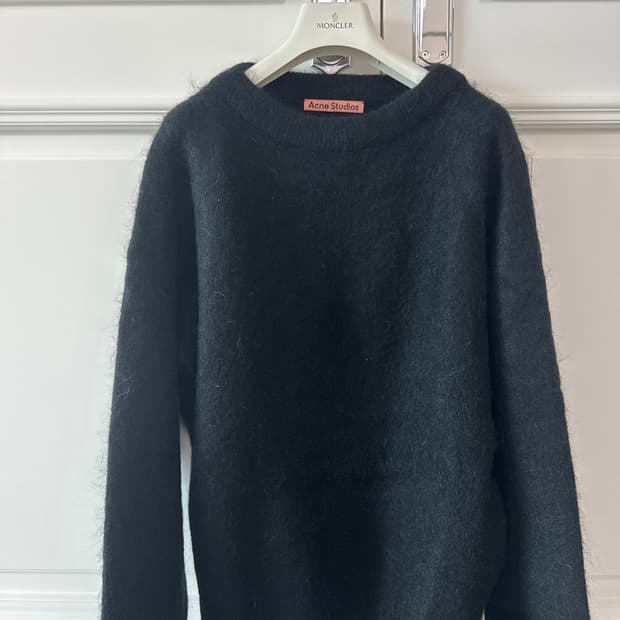 아크네스튜디오 모헤어니트