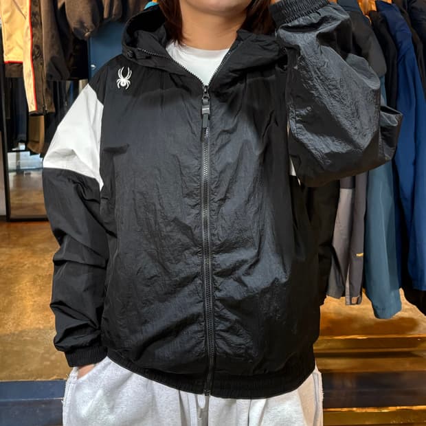 스파이더 배색 블랙 바람막이