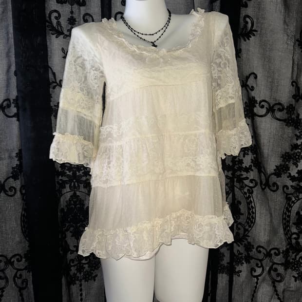 Lovely lace long-sleeve