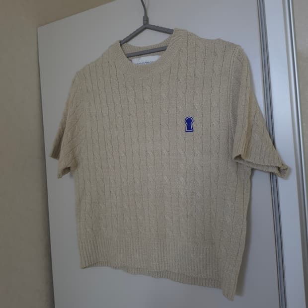 세컨모놀로그 키홀 케이블 니트