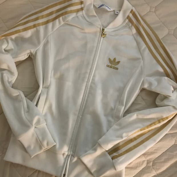 아디다스 흰색 금색 삼선 트랙탑