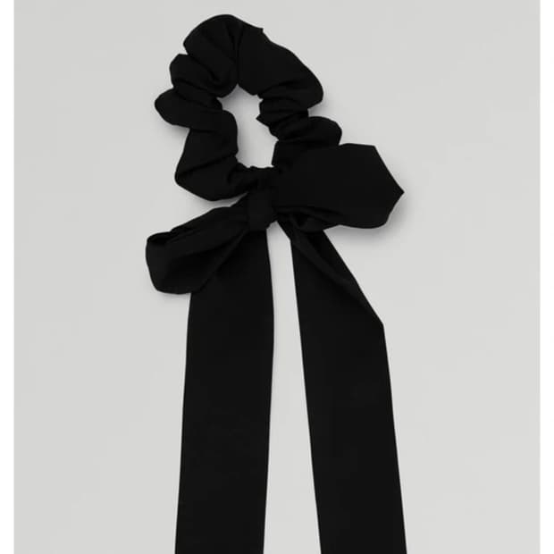 [os] alo yoga 스크런치 새상품 블랙