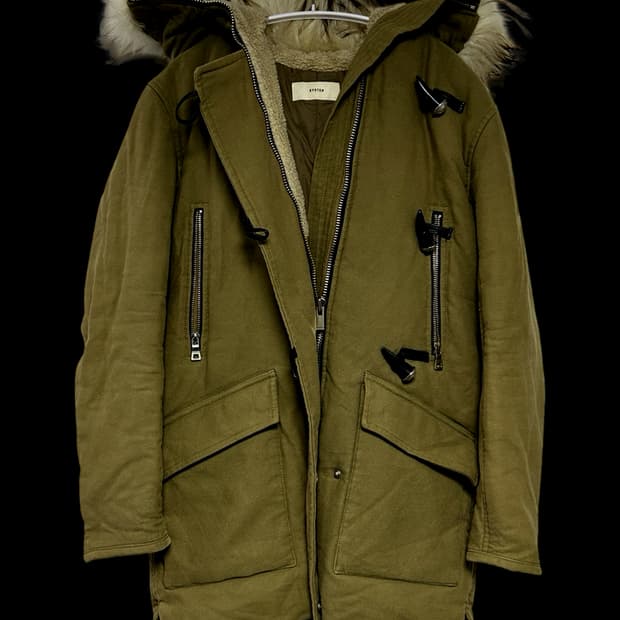 시스템 올리브 그린 퍼 파카