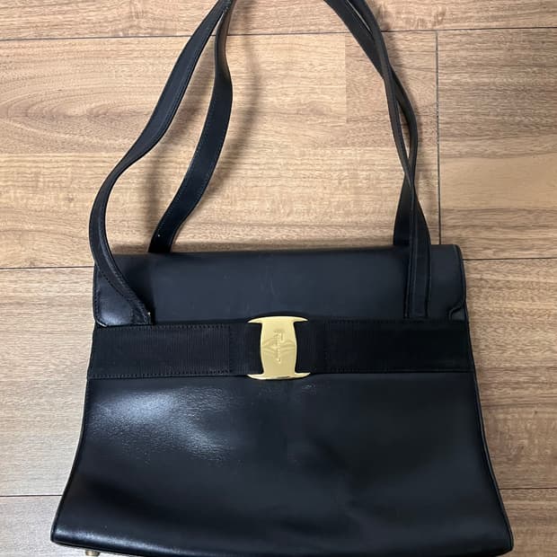 페라가모 바라 리본 숄더백 블랙