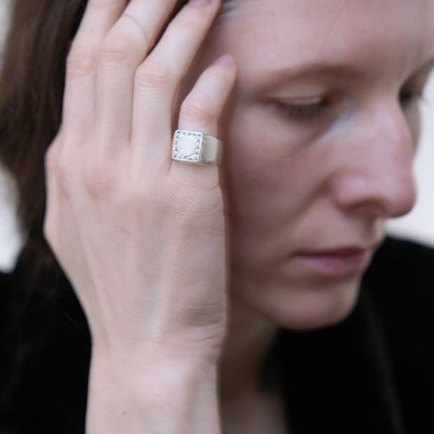 ae SQUARE SIGNET RING [SILVER]