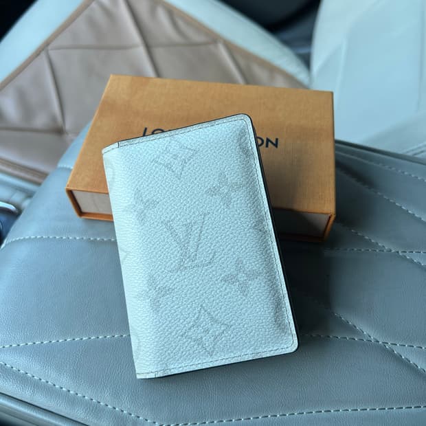 루이비통 모노그램 오거나이저 화이트