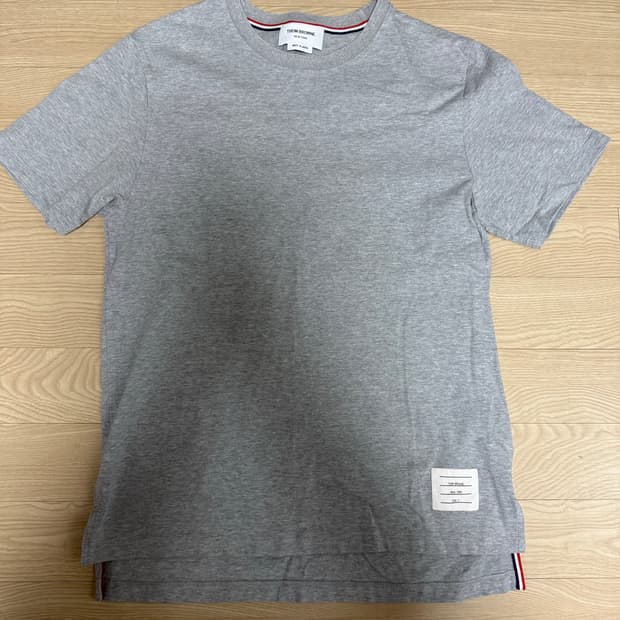 톰브라운 기본 반팔 티셔츠