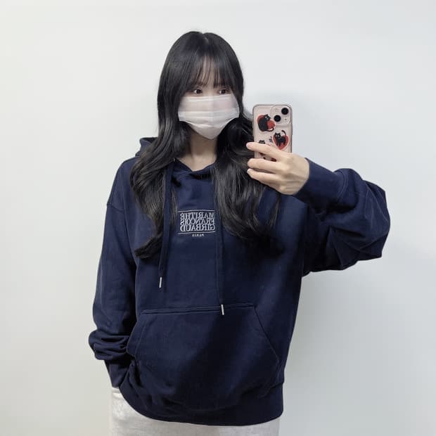 마리떼프랑소와저버 스펠 로고 후드티 네이비