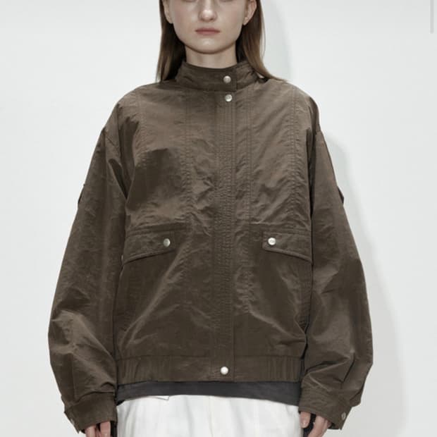 세릭 라이트 봄버 점퍼 브라운