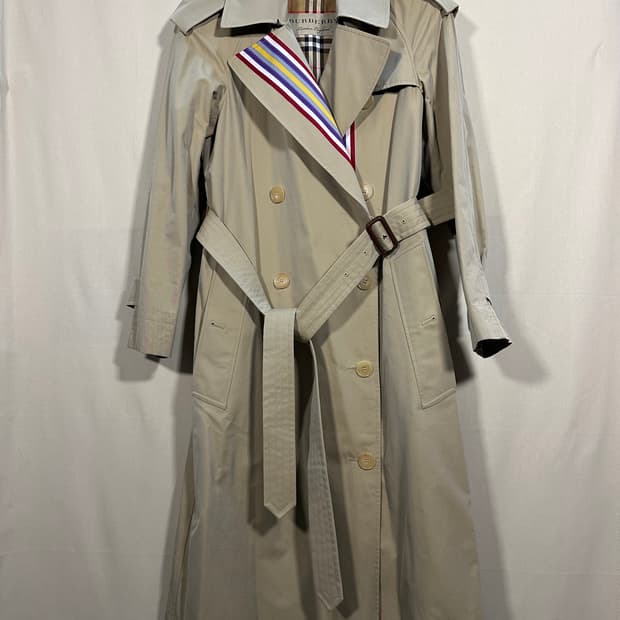 버버리 레인보우 더블 트렌치 코트 처분 